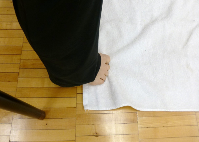 towel scrunches exercise